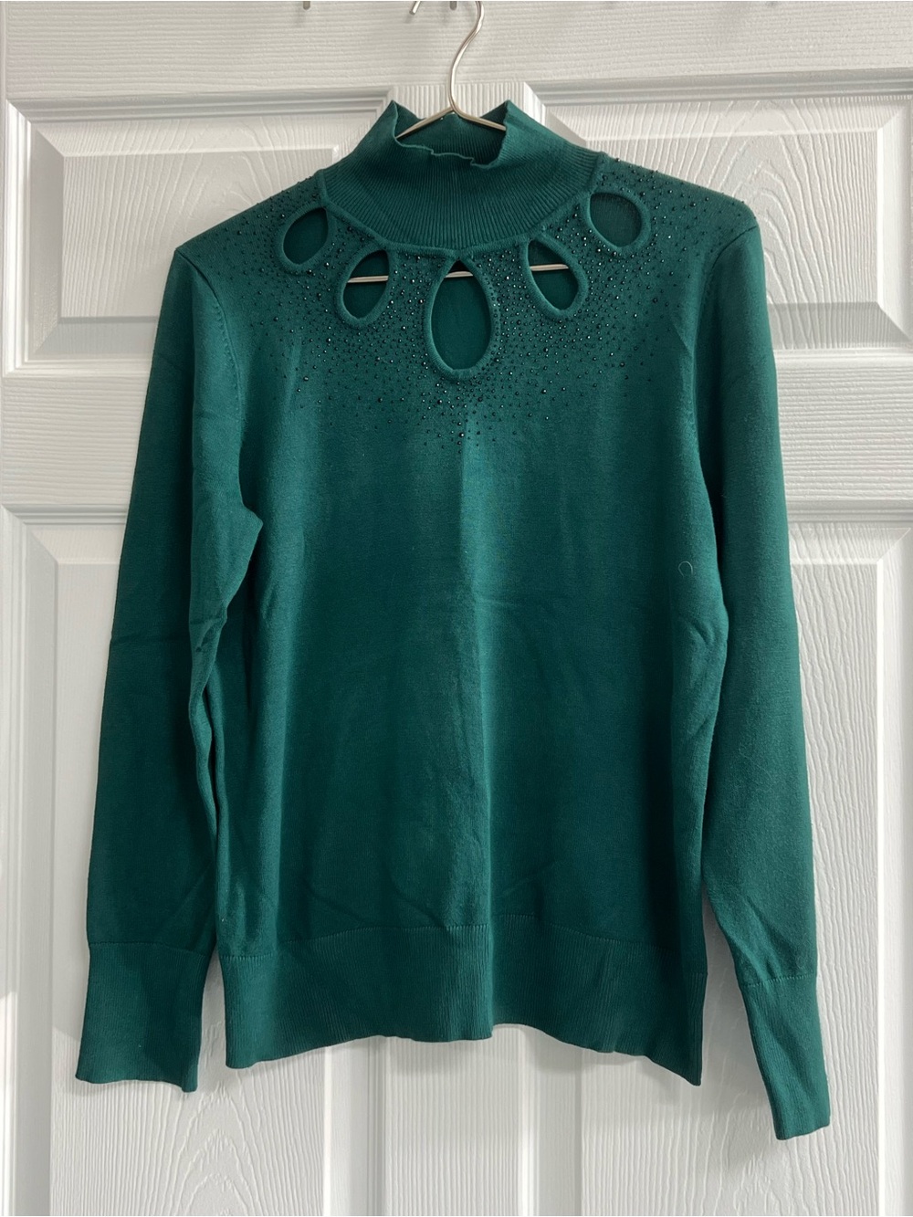 Cable & Gauge Green Mock Neck Cutout Rhinestone Pullover Sweater - Large - VGUC